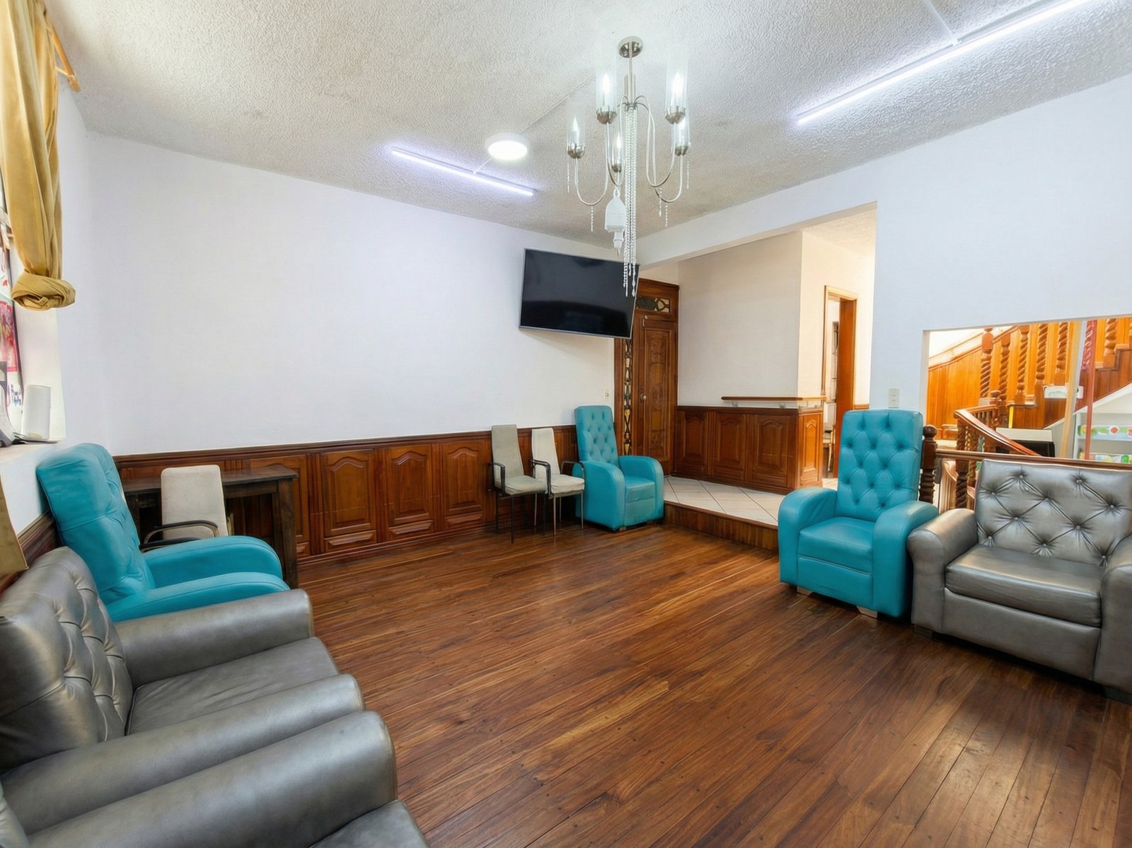 Casa de venta en cuenca, sector Av. Loja, con amplia área verde - Imagen 2