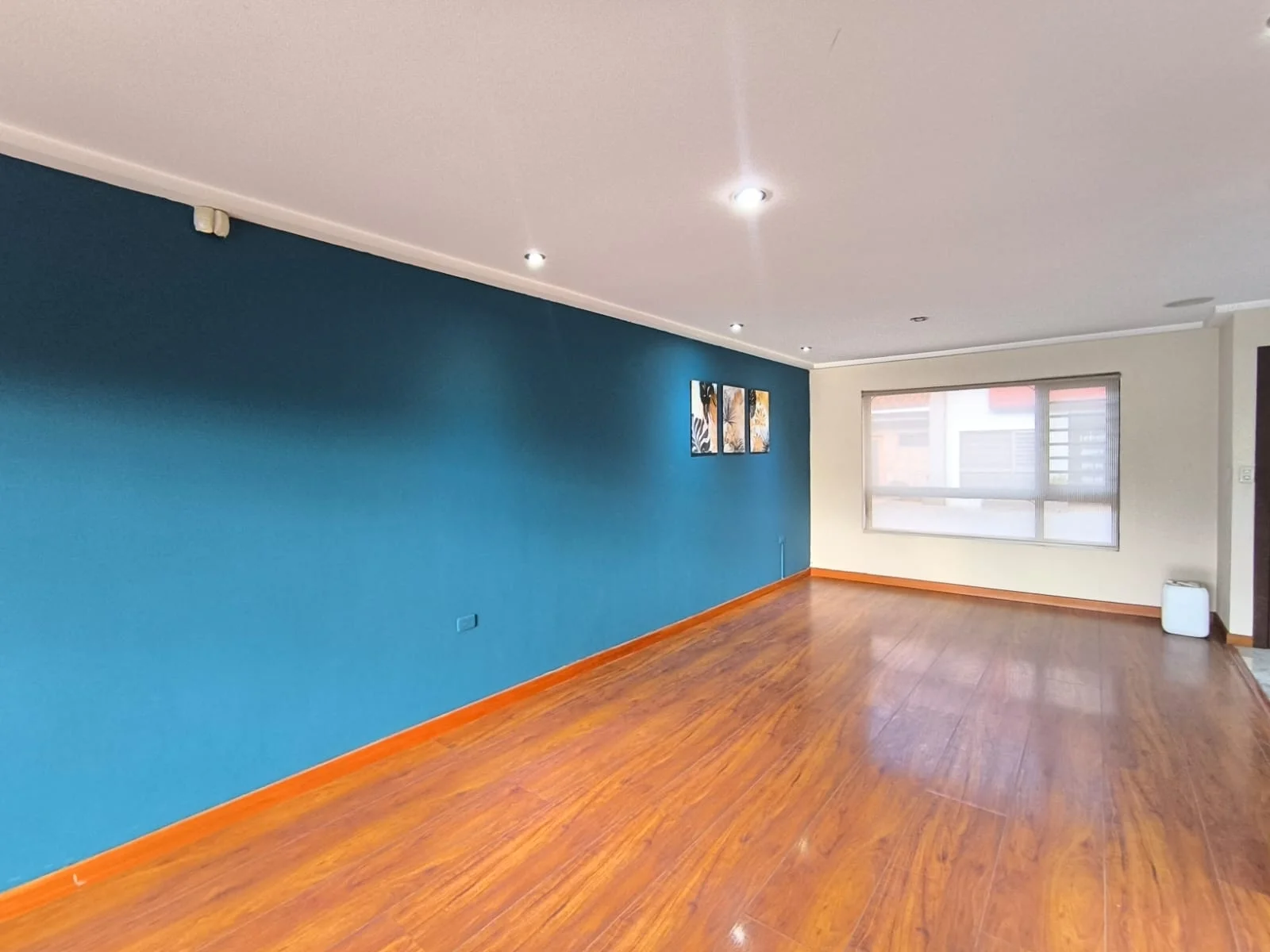 Casa en venta, sector  Ucubamba, con área verde - Imagen 4