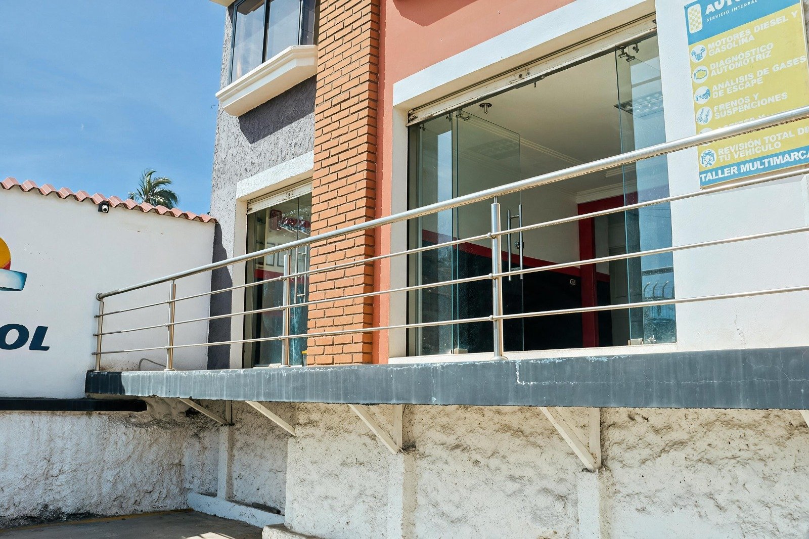 LOCAL COMERCIAL EN RENTA SECTOR VIRGEN DEL BRONCE - Imagen 2