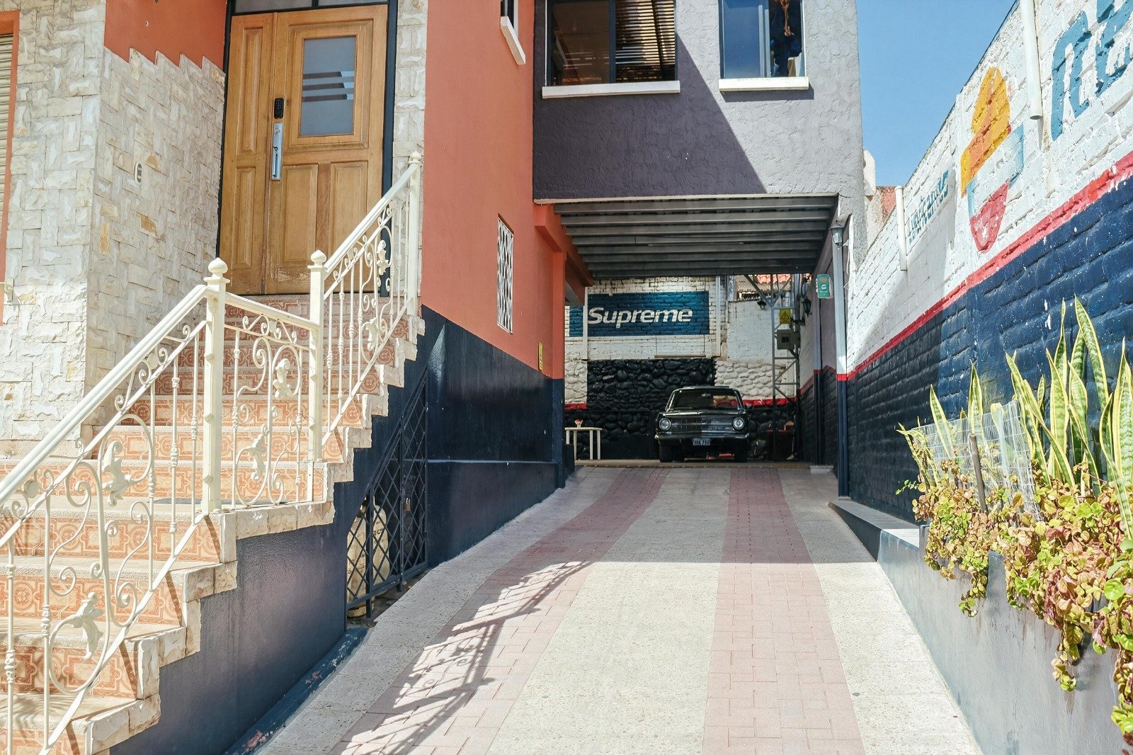 LOCAL COMERCIAL EN RENTA SECTOR VIRGEN DEL BRONCE - Imagen 3