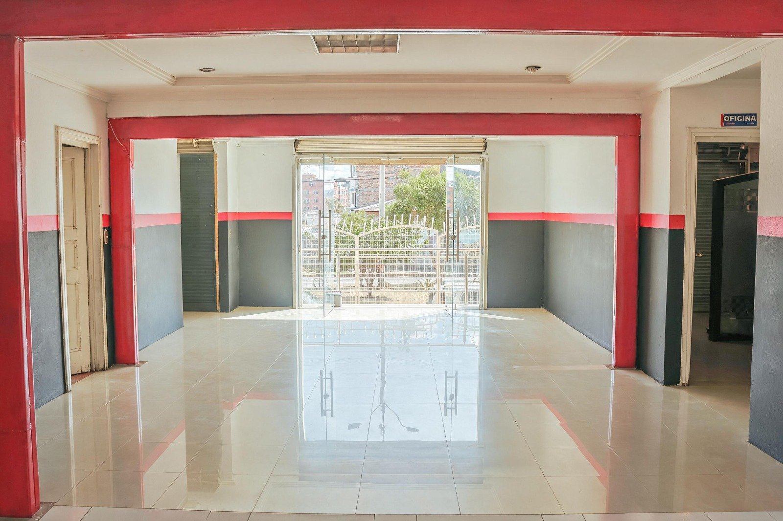 LOCAL COMERCIAL EN RENTA SECTOR VIRGEN DEL BRONCE - Imagen 4